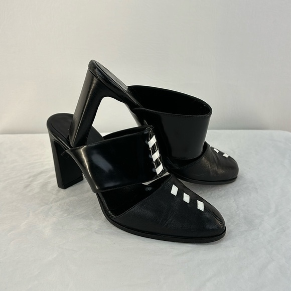 Edun Italian Made Closed Toe Heeled Leather Mules, 8 - Picture 1 of 9